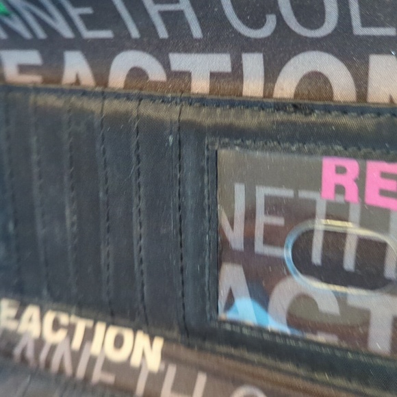 Kenneth Cole Reaction Zipper and button wallet - Picture 9 of 13